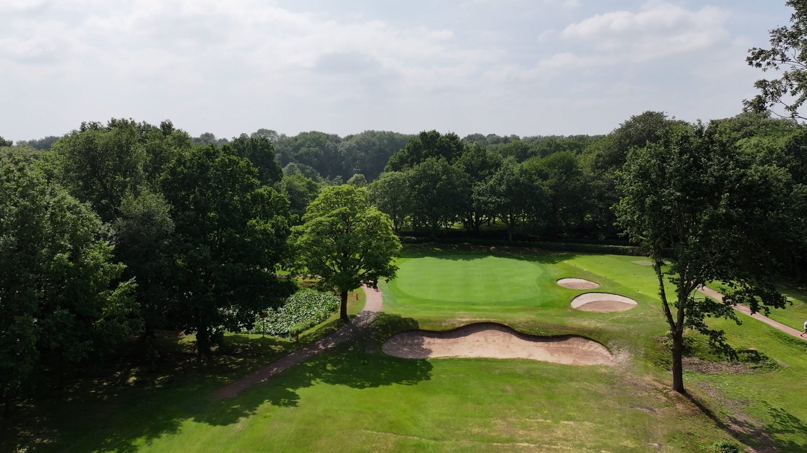 Bunker complex beside the green at Worsley Golf Club